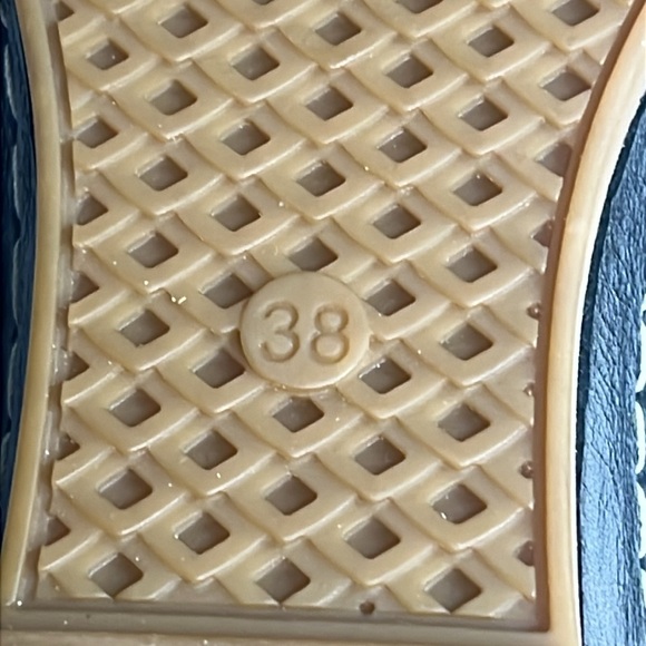 Spring Step Shoes Women's Size 7.5 Black Airy Roxela T-Strap Embroidery Sandals - Picture 12 of 12